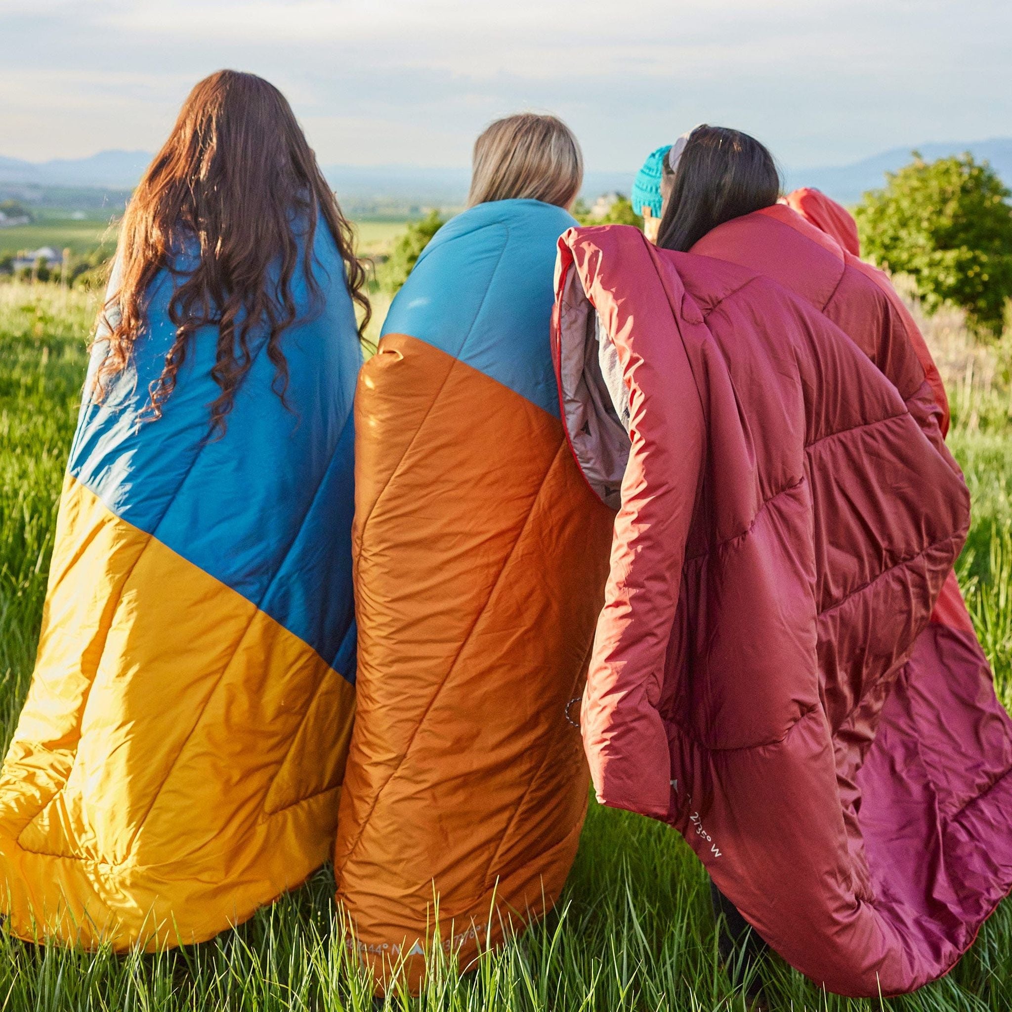 Teton Sports Acadia Outdoor Camp Blanket in Ruby/Garnet